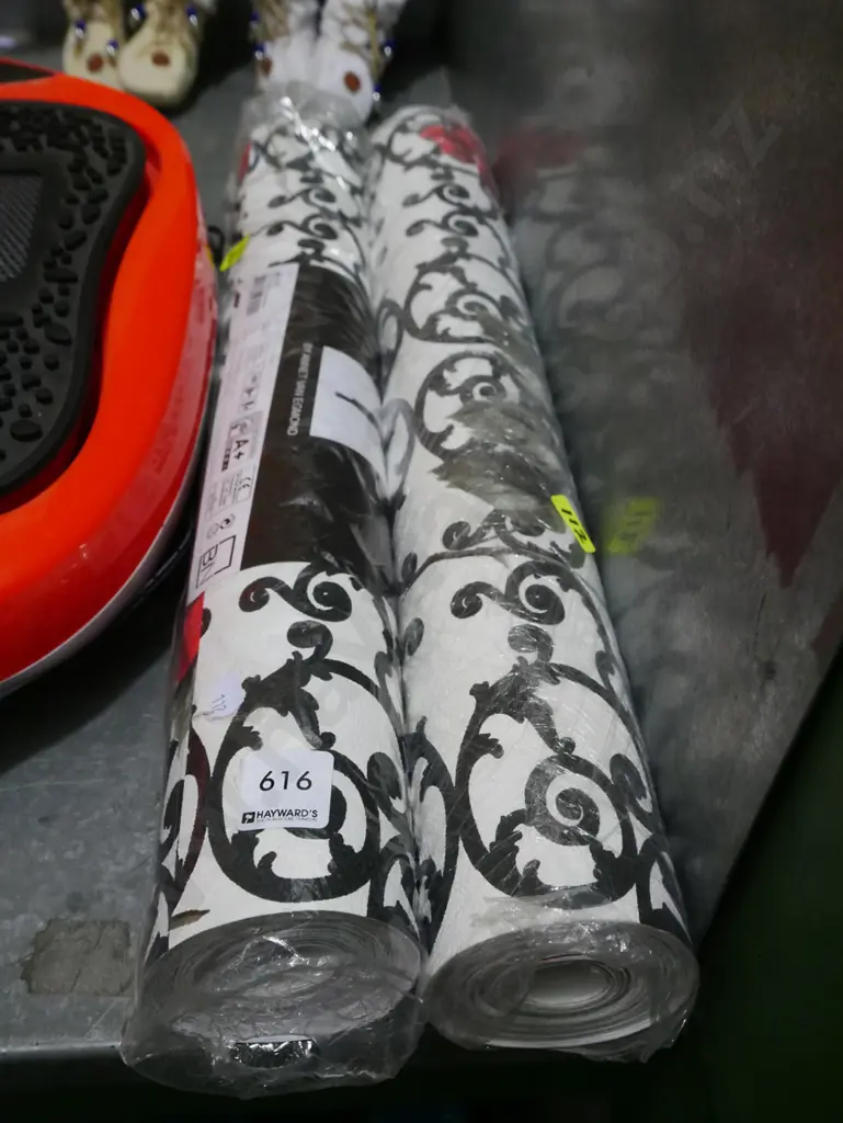 2x rolls of wallpaper Image 1++