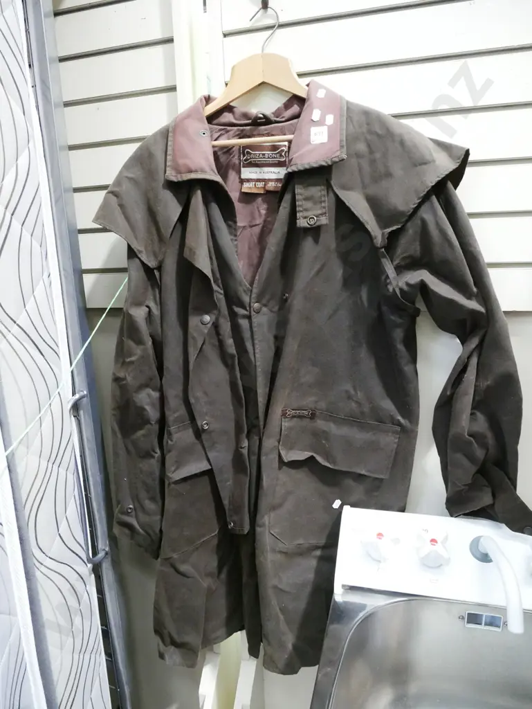 Drizabone size 6L short coat Image 1++