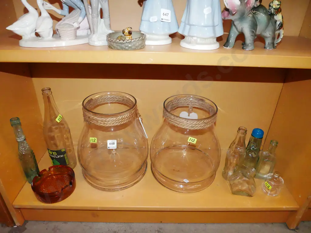 shelf; bottles, ashtrays, 2x large jars H-265 Image 1++