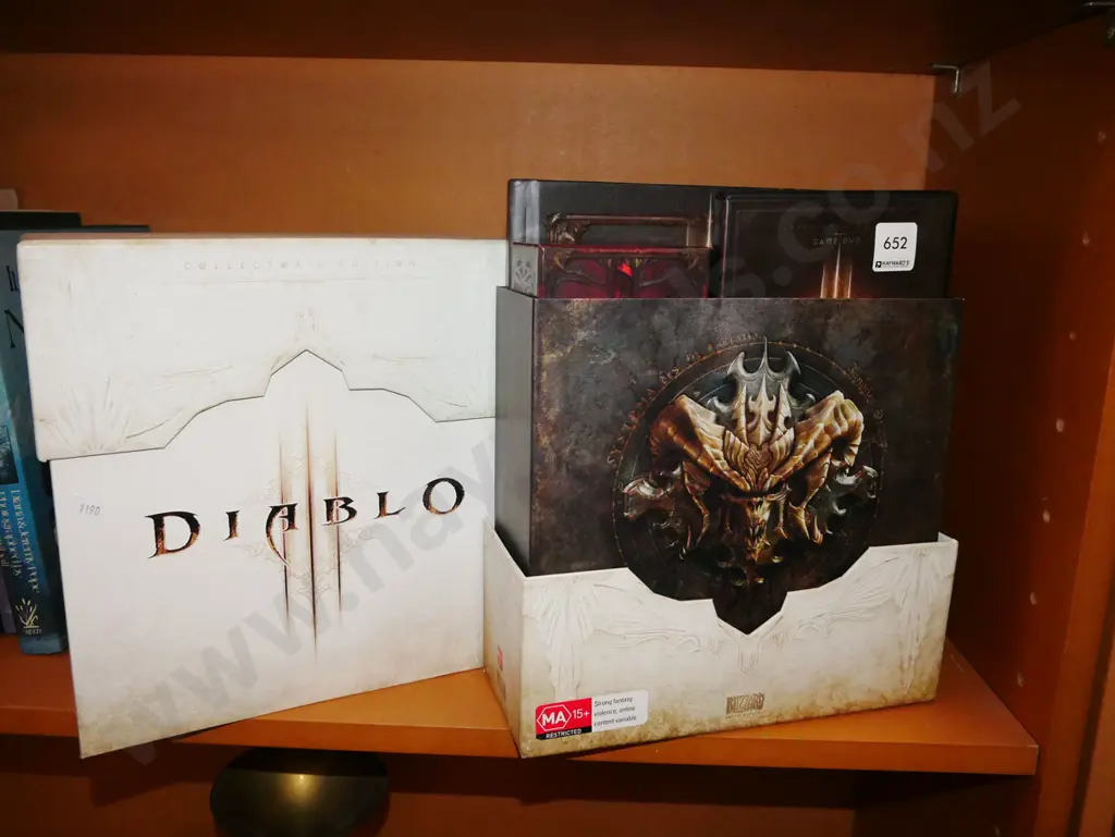 cased Diablo gamers collectors kit Image 1++