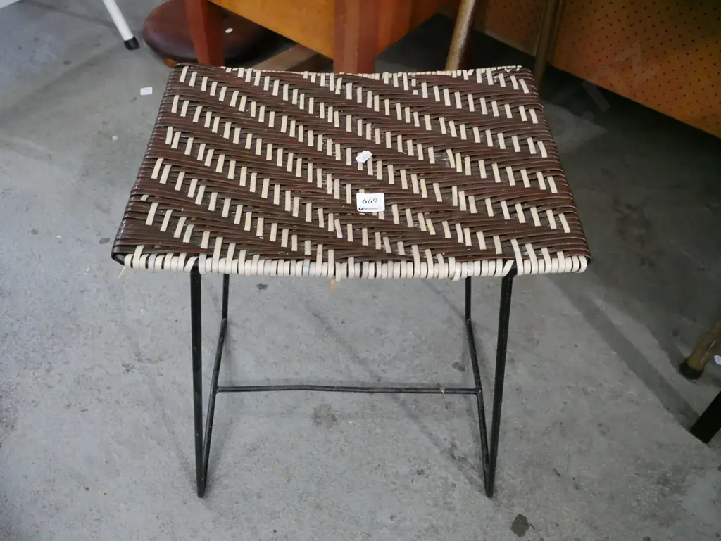 retro woven plastic stool Image 1++