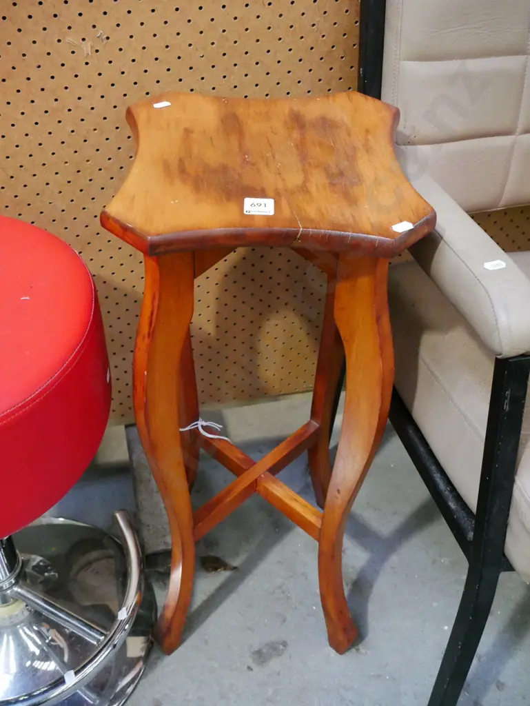 wooden jardiniere stand H-700 Image 1++