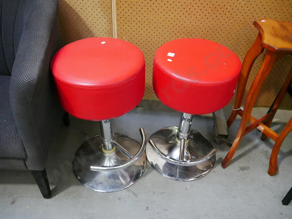 2x chrome and red vinyl bar stools Image 1++