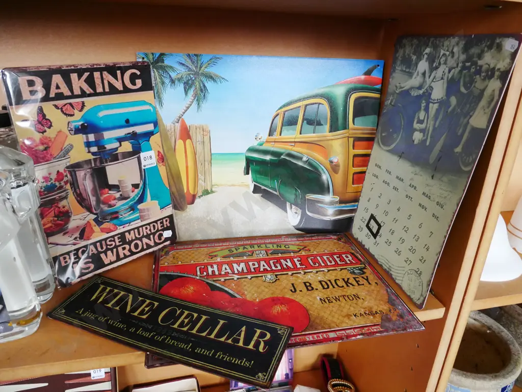 5x reproduction signs on tin Image 1++