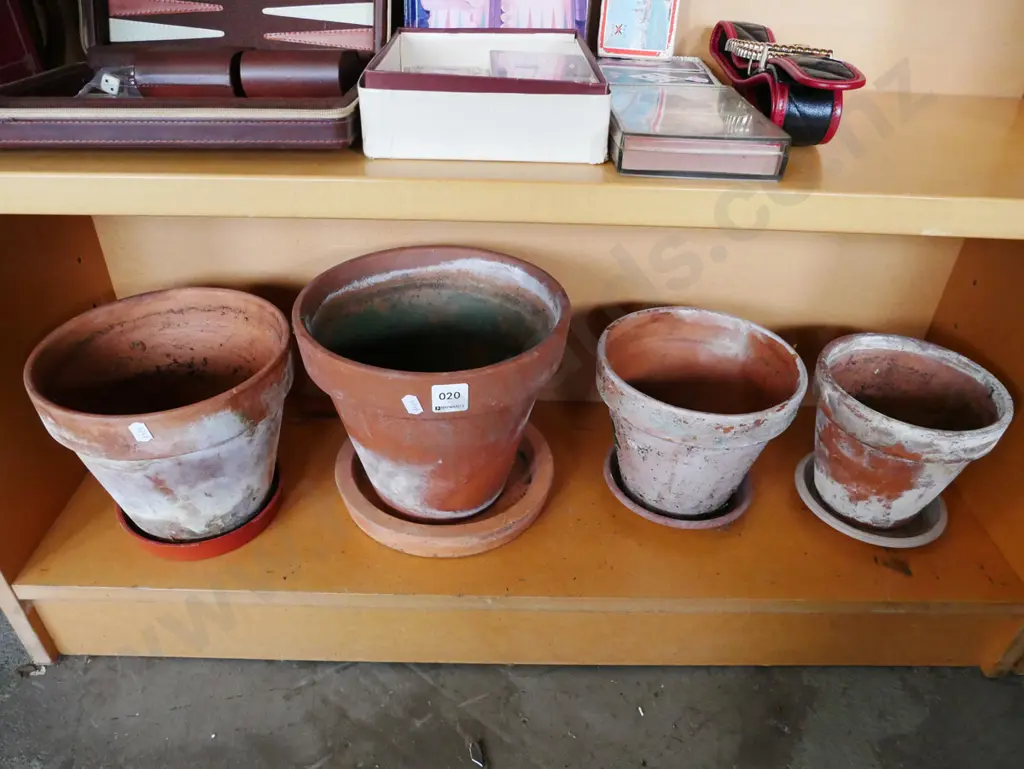 4x terracotta planters Tallest H-310 Image 1++