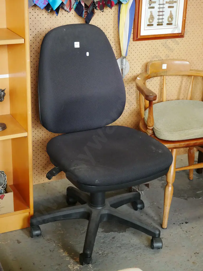 black upholstered office chair Image 1++