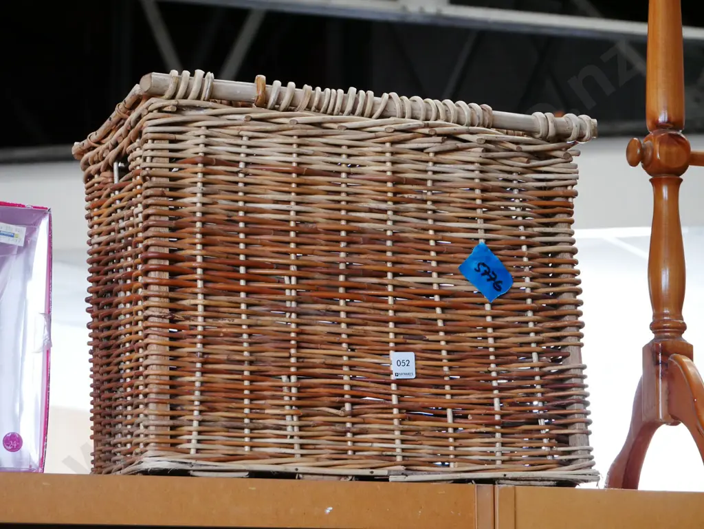 lidded cane hamper H-370 Image 1++