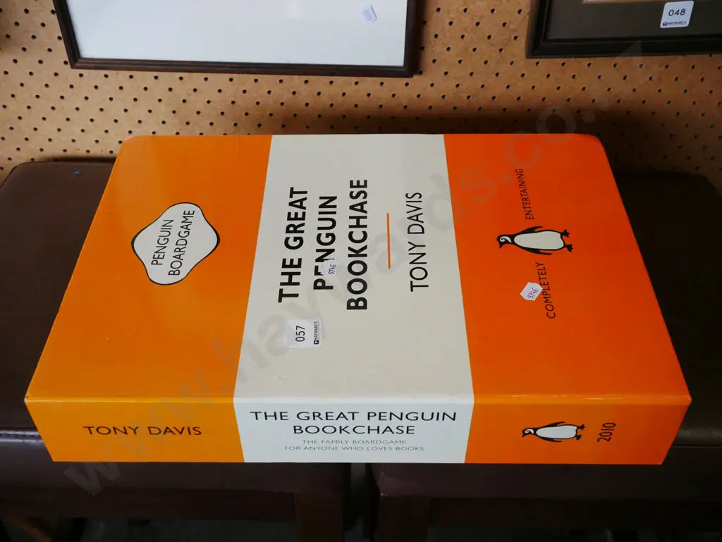 The Great Penguin Book Chase board game Image 1++
