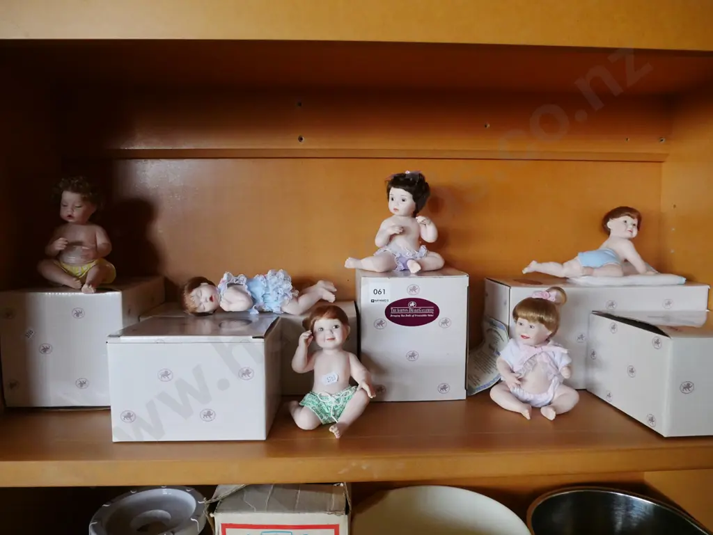 6x Ashton Drake boxed baby dolls Image 1++