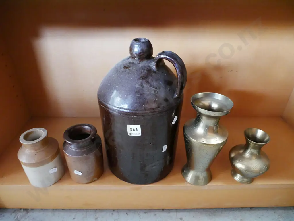 2x brass vases, 2x ink bottles, large crock H-310 Image 1++