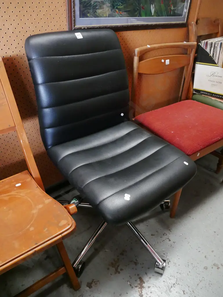 black office chair Image 1++