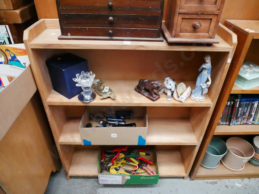 small pine bookcase H-920 W-760 D-200 Image 1++