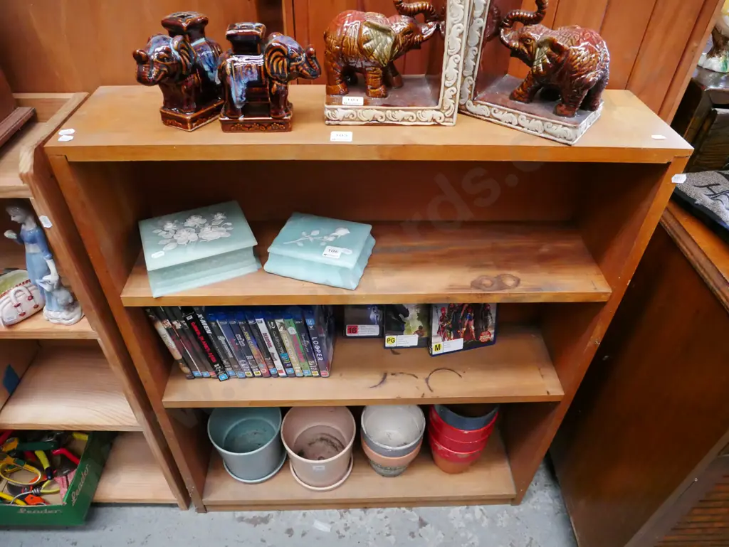 solid wood bookcase - some stains and marks H-930 W-765 D-190 Image 1++