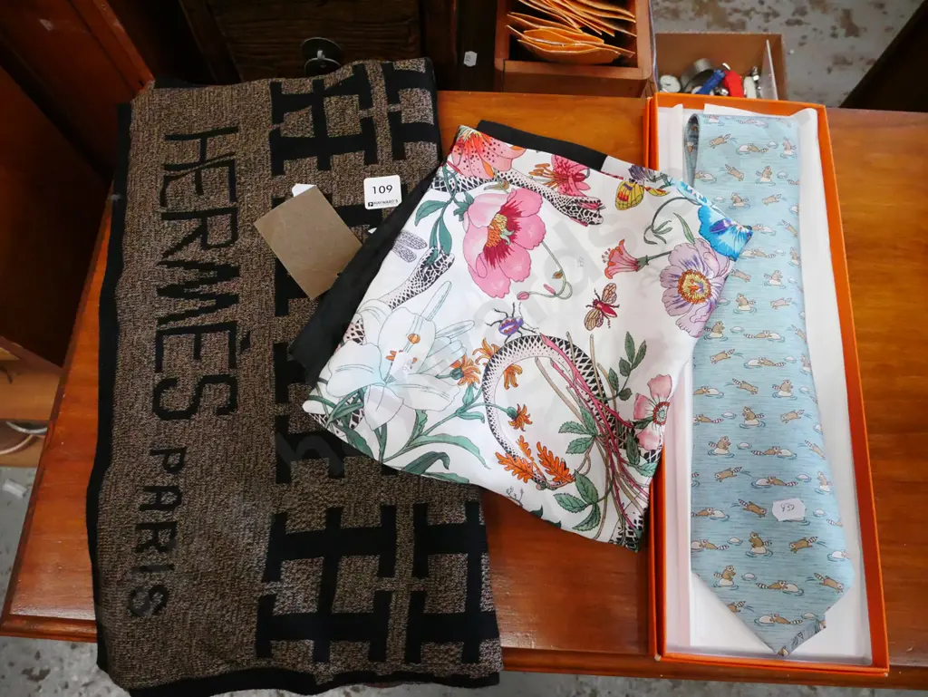 scarves, tie Image 1++