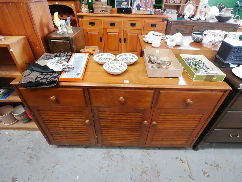 3 door 3 drawer pine sideboard H-780 W-1315 D-400 Image 1++