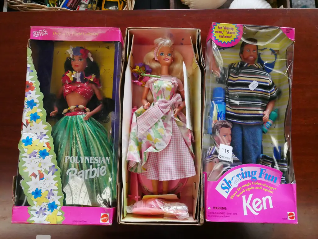 2x Barbie dolls, 1x Ken doll Image 1++
