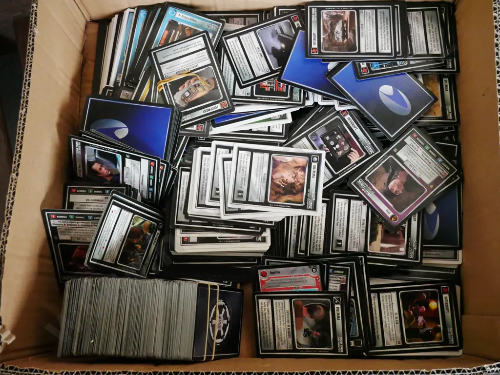 box; Star Trek and Star Wars collector cards Image 1++