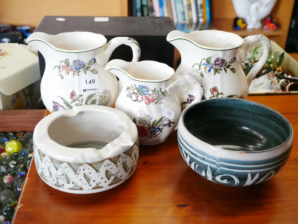 Hanmer Pottery bowl, ashtray, 3x floral Spode jugs Image 1++