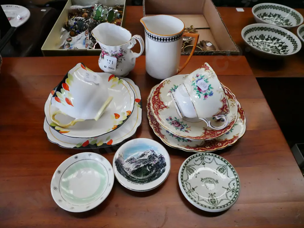 2x trios, 3x pin dishes, 2x milk jugs Image 1++