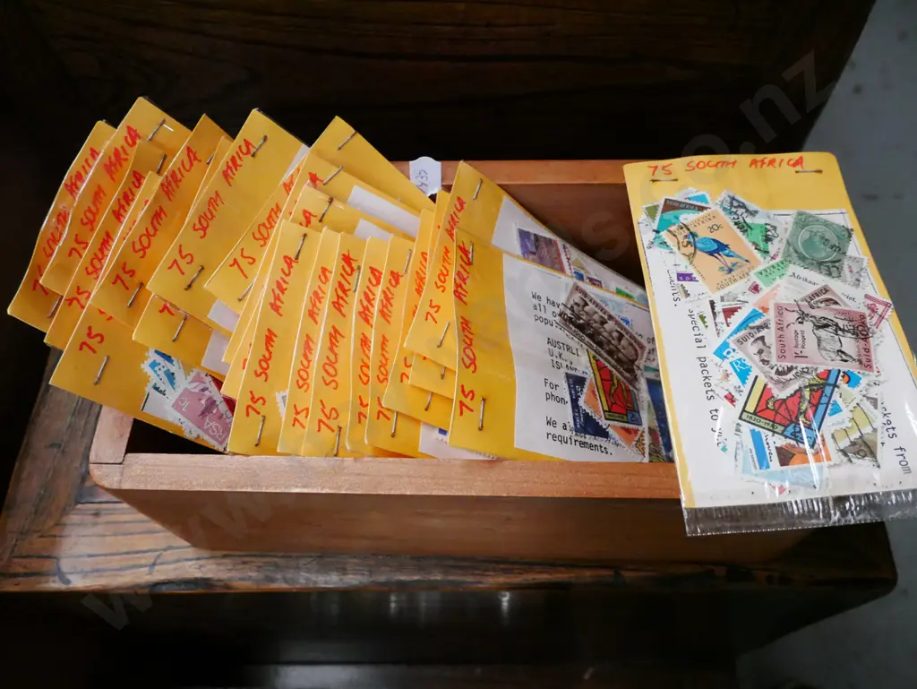 box; loose Sth African stamps Image 1++