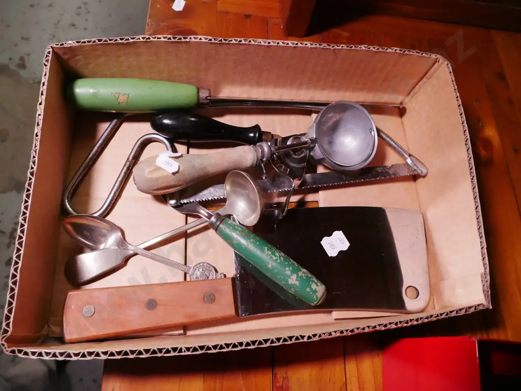 box of kitchen utensils Image 1++