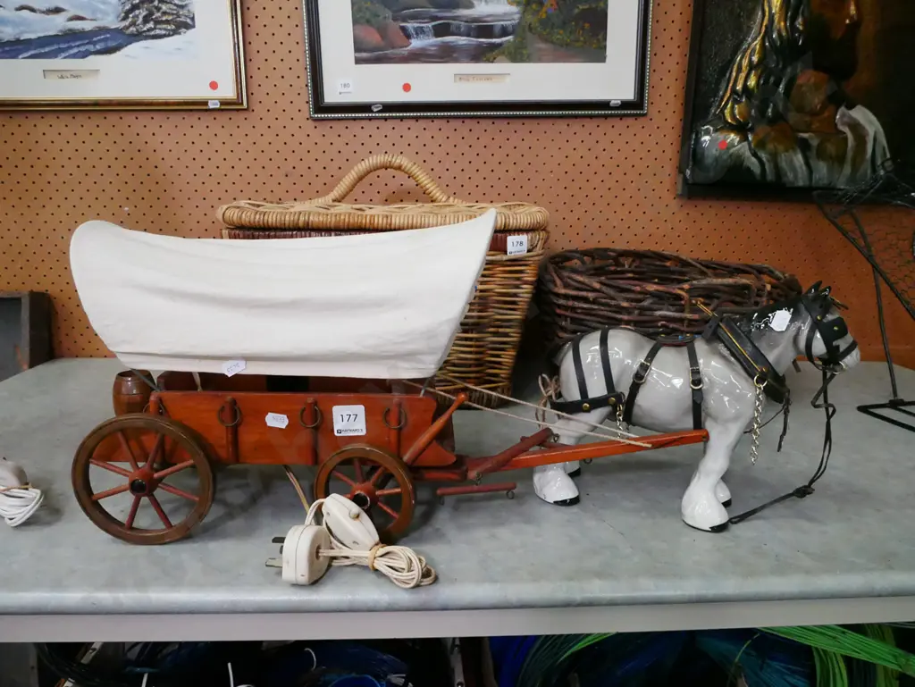 horse and wagon themed table lamp Image 1++