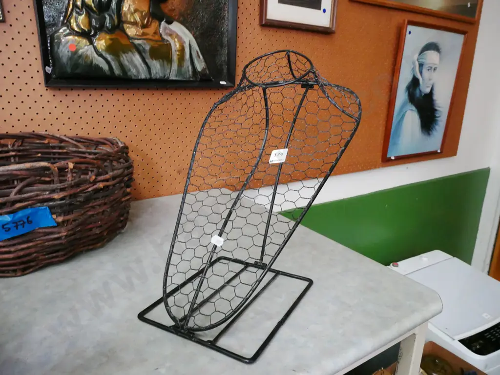 metal and chicken wire jewellery stand Image 1++