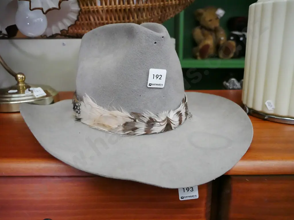 felt medium sized cowboy hat Image 1++