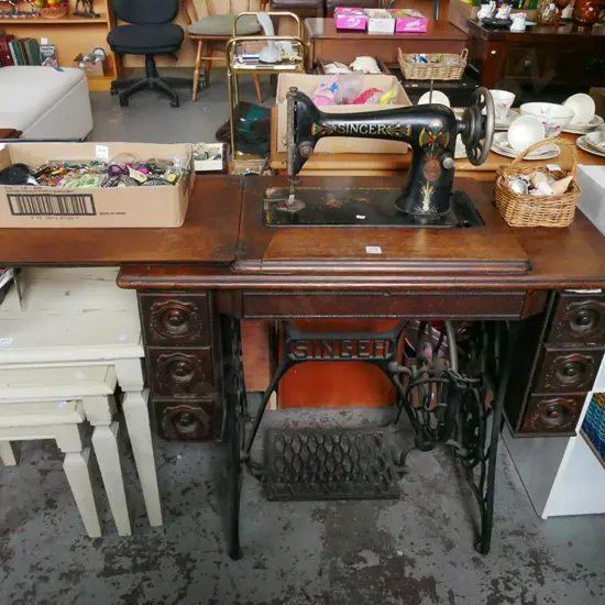 Singer treadle sewing machine - no belt