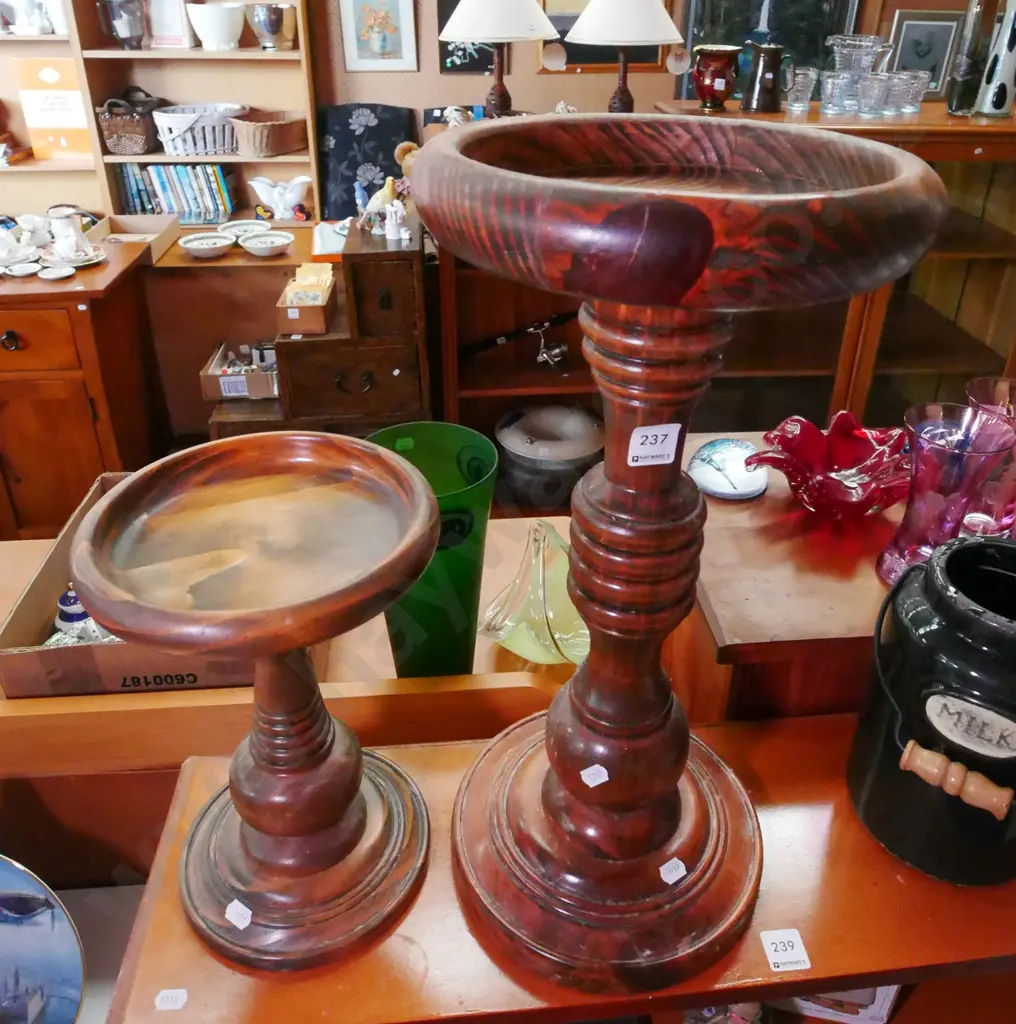 2x turned pine jardiniere stands H-470 Image 1++