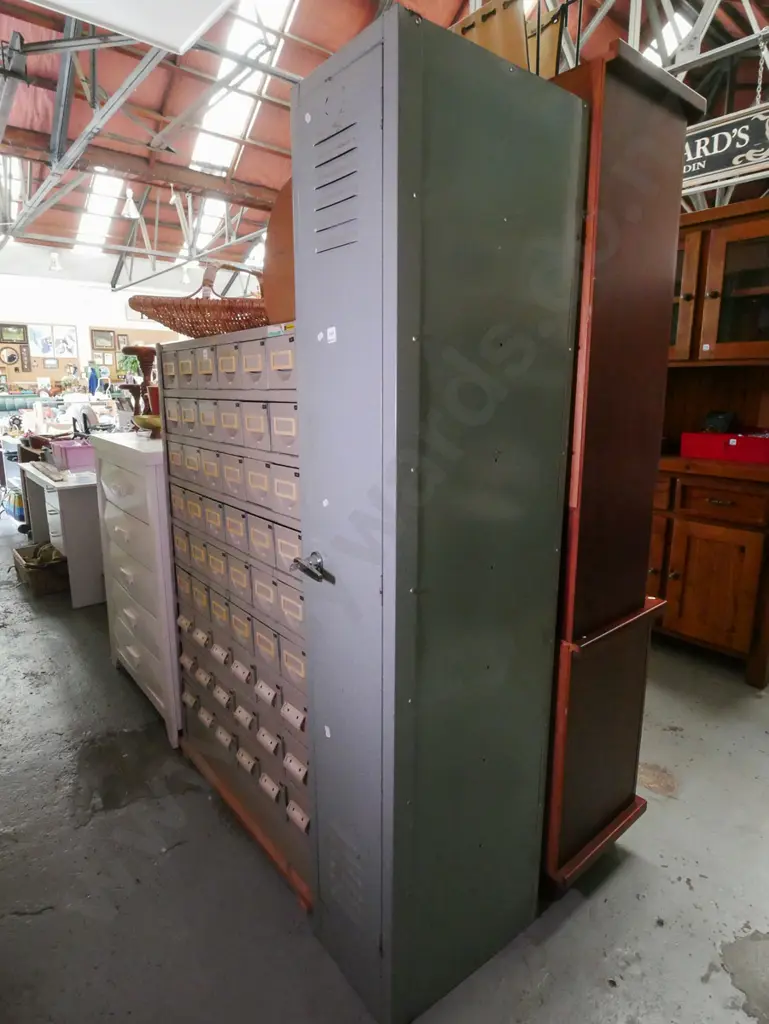 single door locker with internal shelves key in office H-1815 W-310 D-460 Image 1++