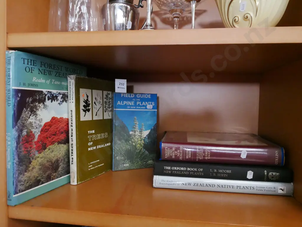 NZ plant books Image 1++