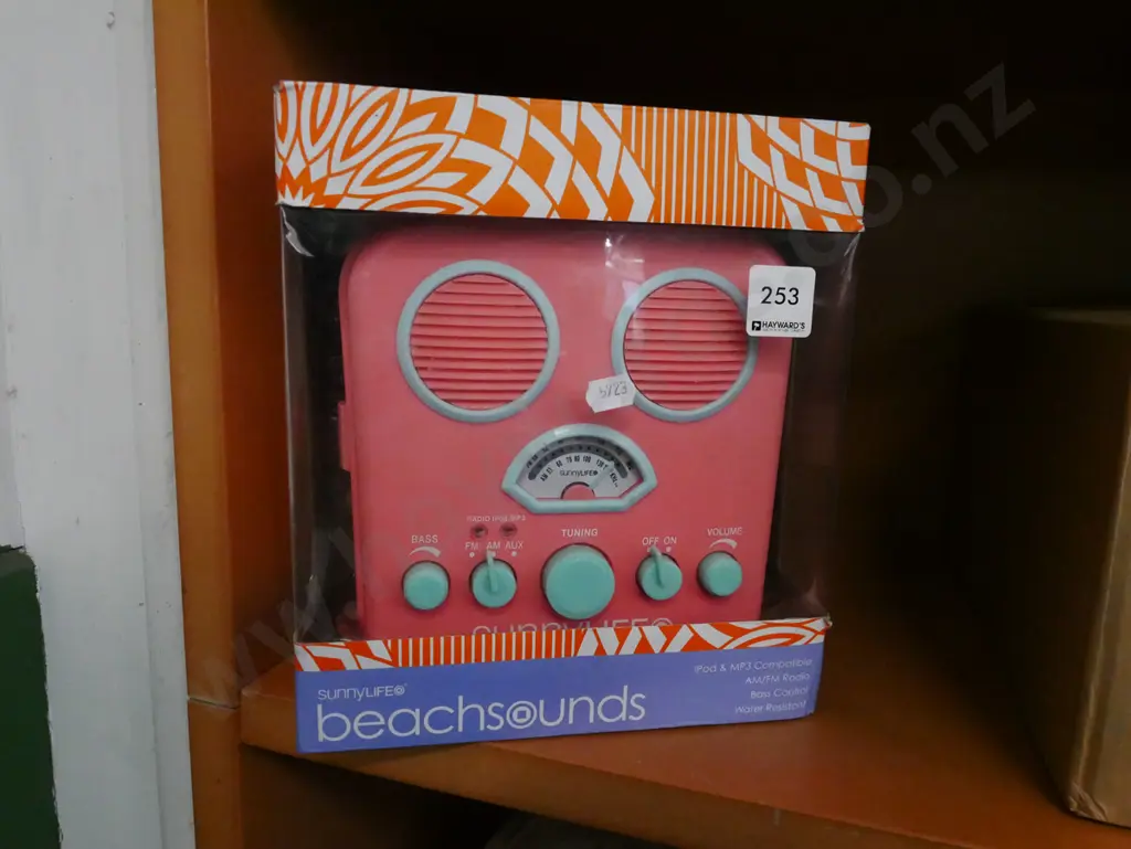 as-new Beach Sounds portable radio Image 1++