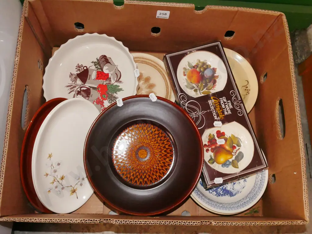 box; Crown Lynn bowls, plates, jam dishes etc Image 1++