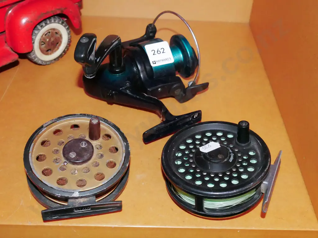 2x fly fishing reels, spinning reel Image 1++