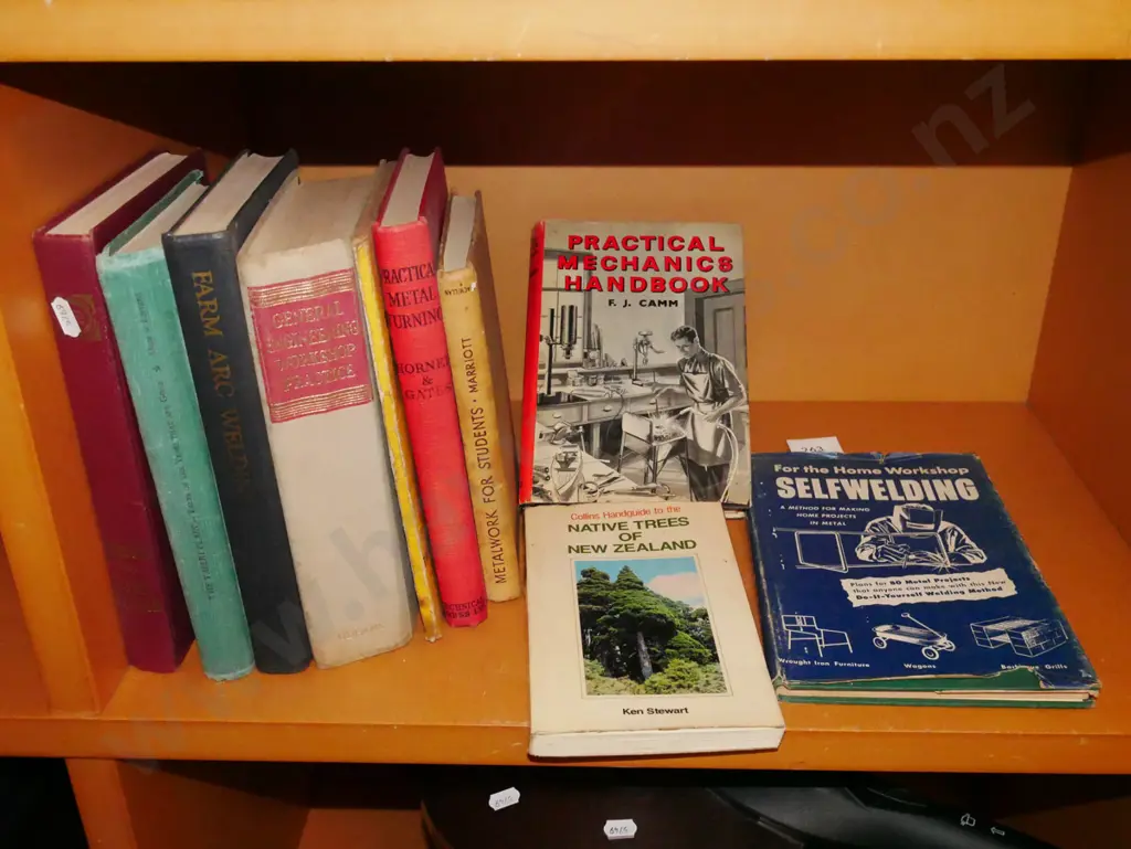 box; various engineering and other books Image 1++
