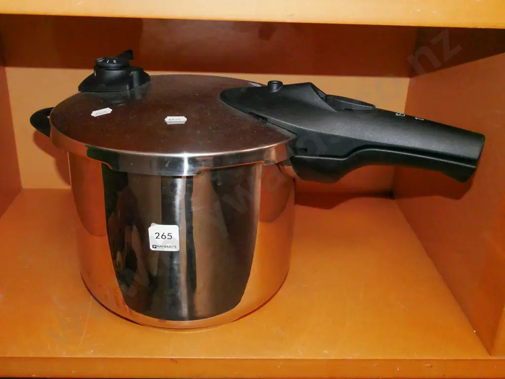 stainless steel pressure cooker Image 1++