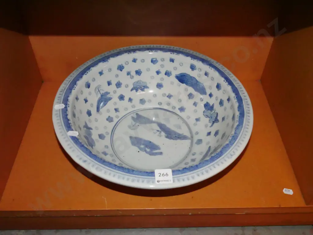 large blue and white ceramic wash bowl W-360 Image 1++