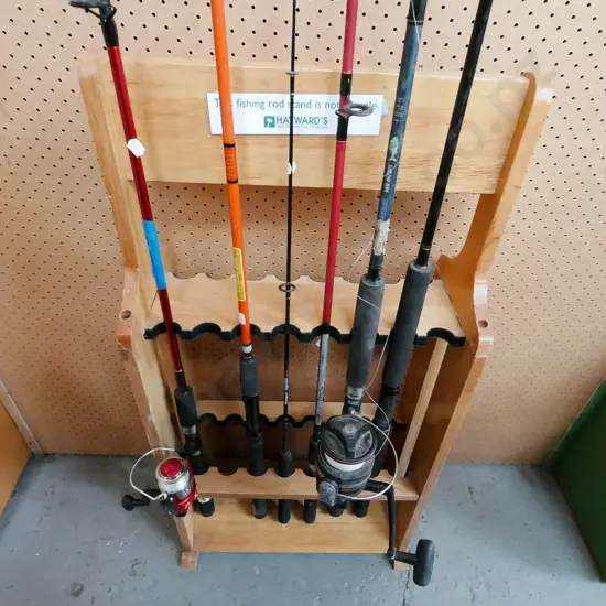 6x fishing rods, 2 with reels - red dots