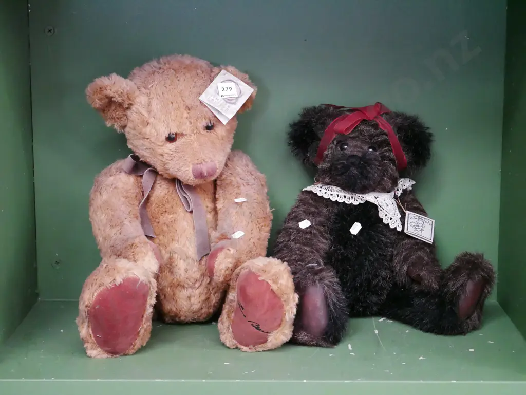 2x teddy bears - 1 is dusty Image 1++
