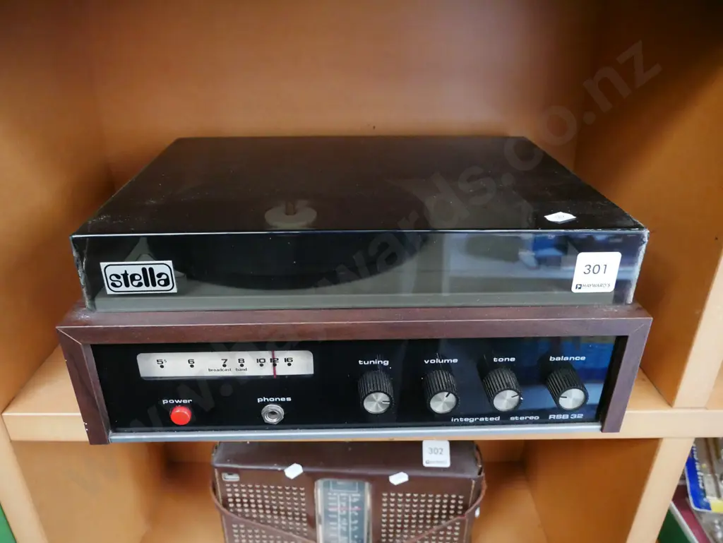 Stella turntable and radio Image 1++