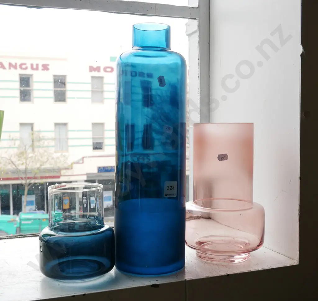 3x glass coloured vases Tallest H-400 Image 1++