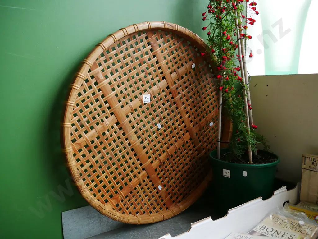 cane serving tray H-640 Image 1++