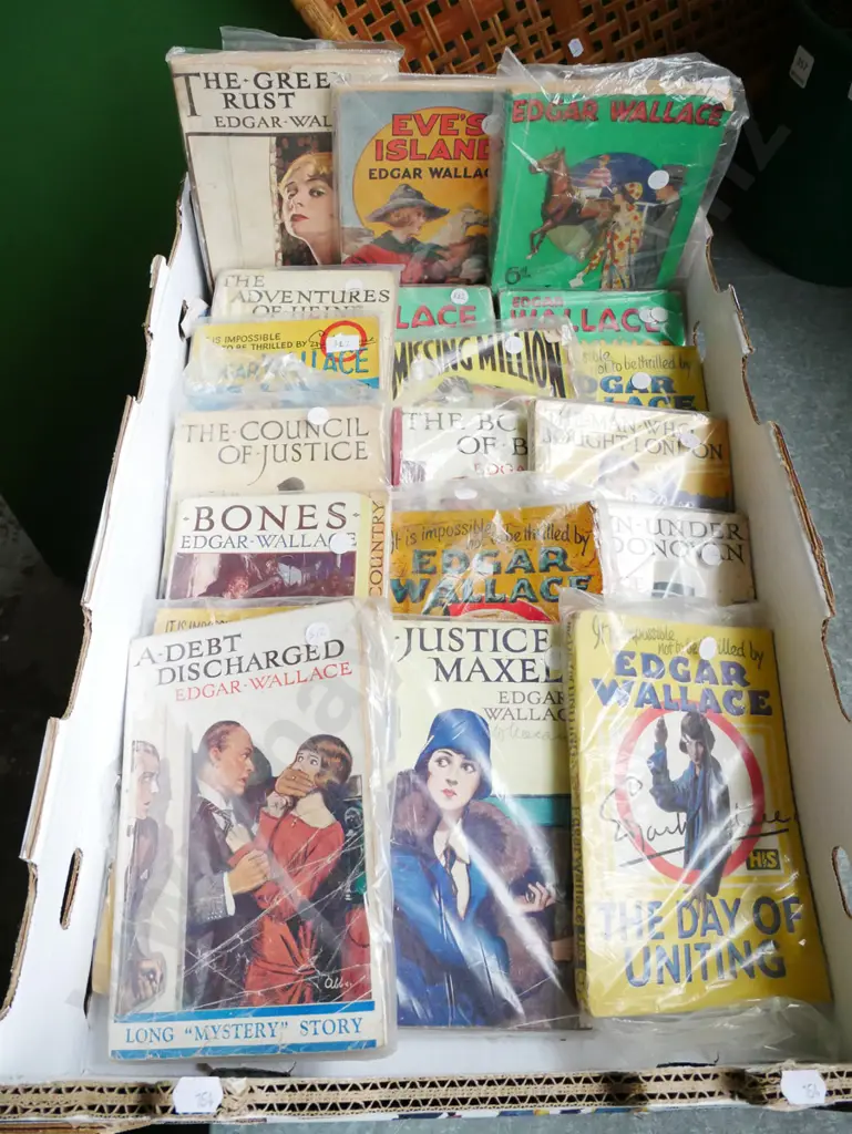 box; vintage books Image 1++