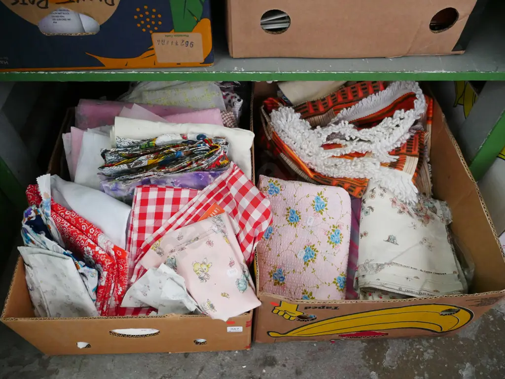 2x boxes of fabric pieces - red dots Image 1++