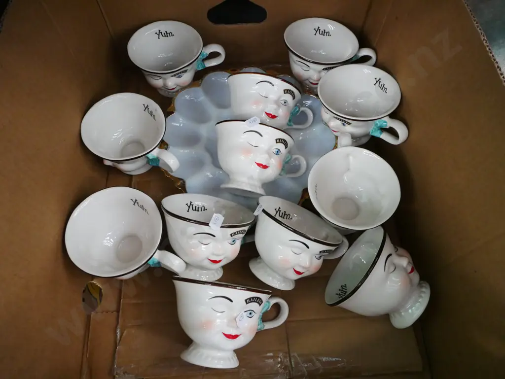 box; Baileys cups, serving tray Image 1++