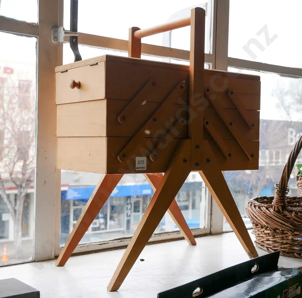 wooden sewing concertina Image 1++