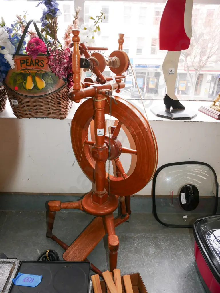 spinning wheel Image 1++