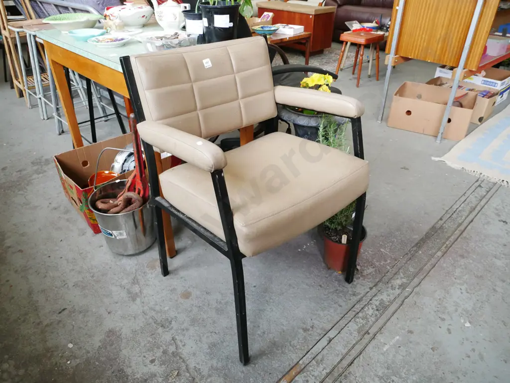 mid-century vinyl reception chair Image 1++