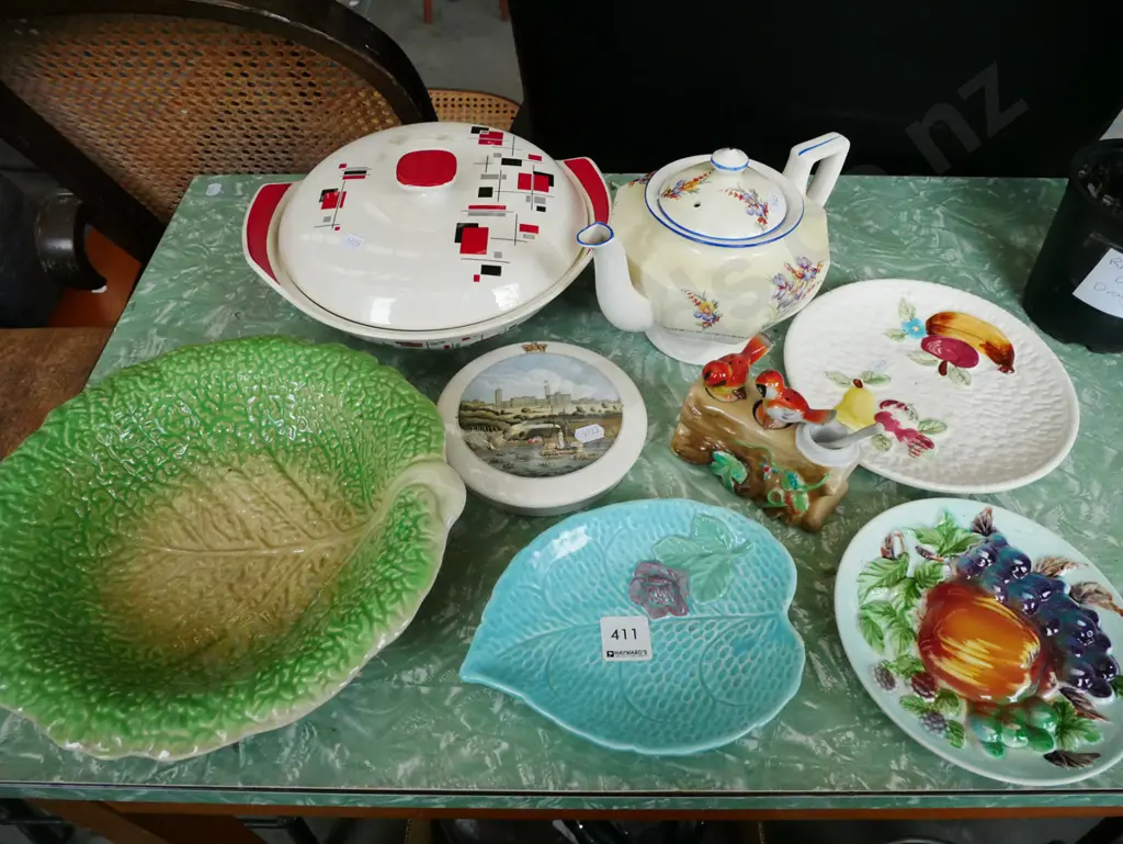 china; teapot, lidded vege, leaf dishes, bowl etc Image 1++